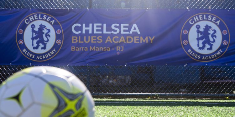 Chelsea abre primeira escola de futebol no Brasil e planeja oito unidades até o fim de 2026