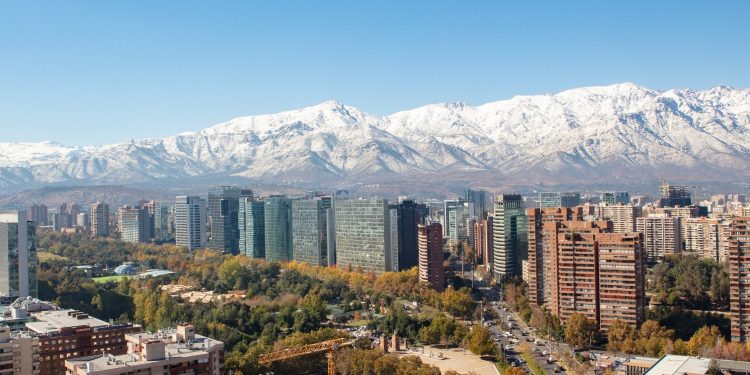 Chile: veja salários e como funciona a imigração facilitada para brasileiros, graças ao Acordo do Mercosul