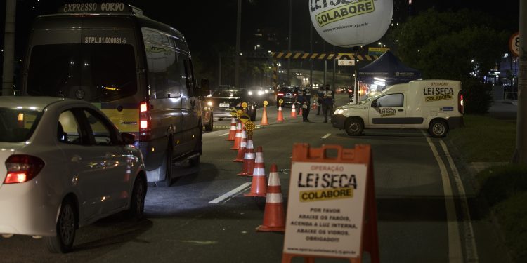 Cocaína, cannabis e morfina: Veja a lista completa de substâncias que podem ser 'pegas' no drogômetro da 'nova' lei seca
