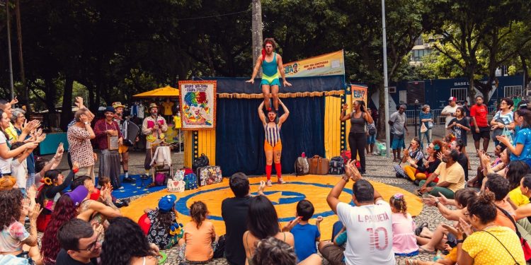 Com 24 palhaços e palhaças, 'Coragem' terá estreia gratuita neste sábado (15), no Largo do Machado
