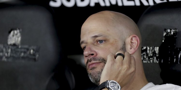 Com Franclim enfrentando maior momento de pressão, Botafogo busca reação rápida em sequência difícil