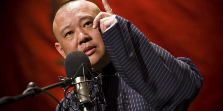 Comediante mais famoso da China é investigado após fazer piada com canção do Partido Comunista; entenda