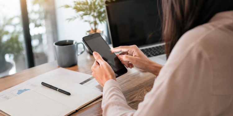 Comércio digital adota IA para vender pelo WhatsApp