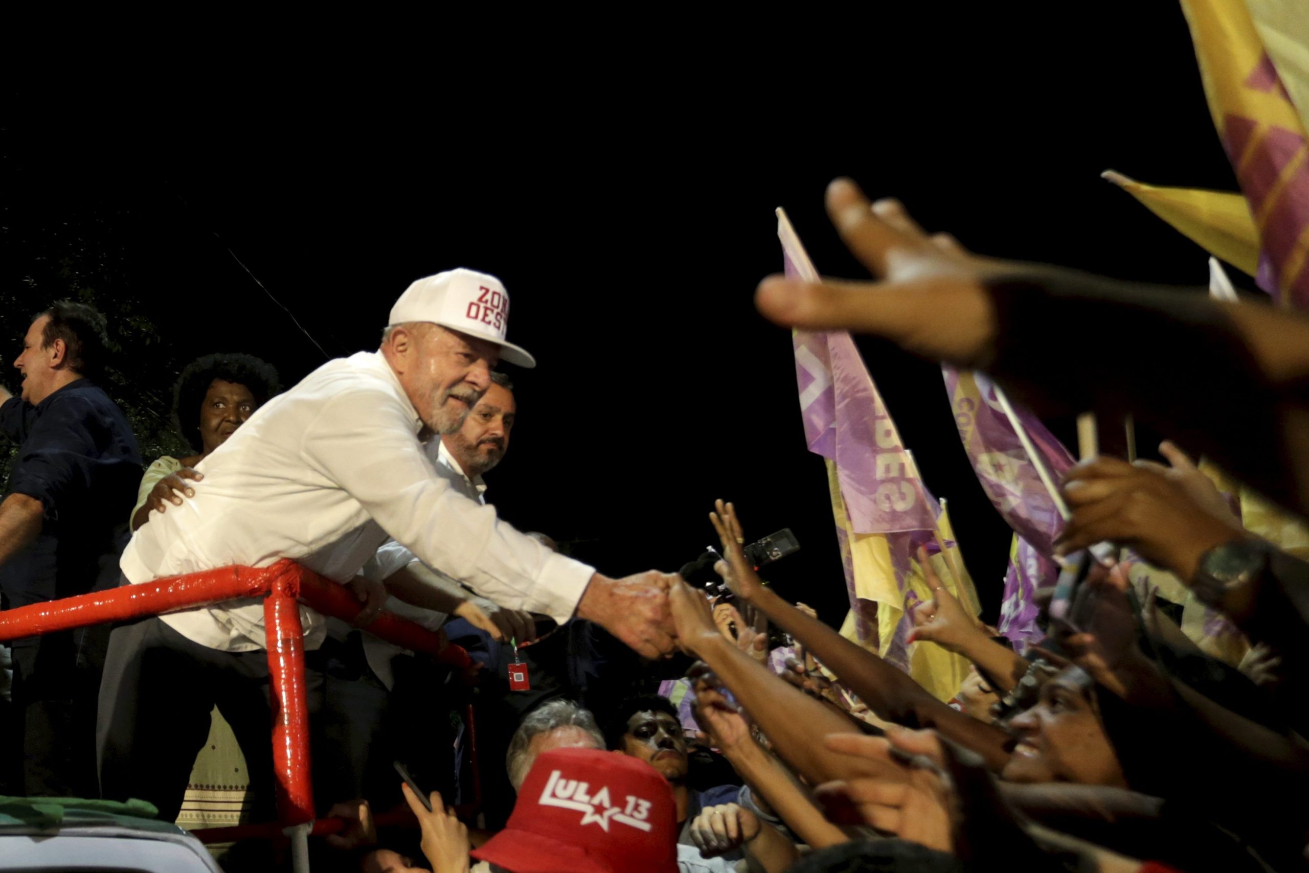Comício de Lula no Rio ao lado de Paes busca atacar dificuldade do petista em áreas populares do estado