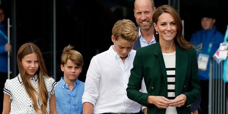 Como a família real britânica escolhe seus voos? As regras por trás das viagens