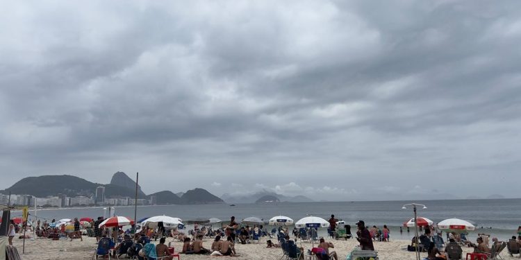 Como funcionam os alertas da Defesa Civil do Rio? Entenda por que nem todos celulares tocaram às 5h desta quarta-feira