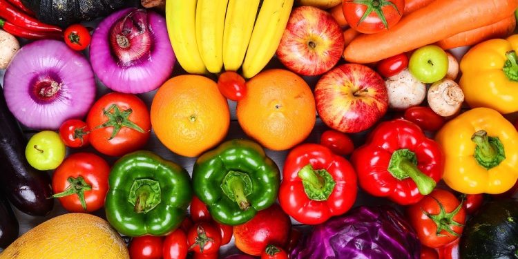 Como saber se frutas e legumes ainda são seguros para comer, e quando devem ser jogados no lixo