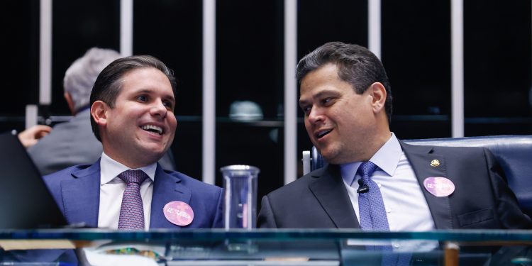 Congresso adia volta do recesso e reduz janela para votações antes do início da campanha
