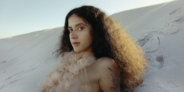 Conheça a cantora e compositora Tori, que conquista o Rio com seu arrocha