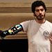 Conheça o jovem que usou peças de LEGO para construir seu próprio braço robótico e conquistou um Guinness