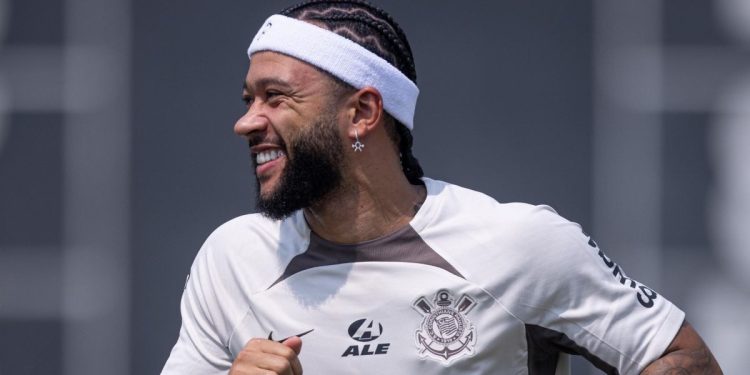 Conselho 'lava as mãos' e devolve decisão sobre Memphis para presidente do Corinthians; veja quanto custaria renovação