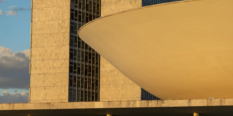 Contenção de despesas e incentivos fiscais: entenda projeto sobre combustíveis