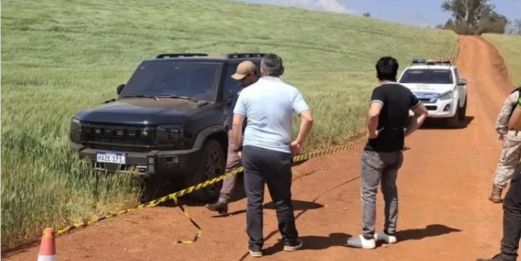 Corpo de brasileiro é encontrado em carro abandonado no Paraguai; vítima tinha marca marca de tiro na cabeça