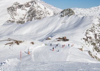 Corpos de dois alpinistas desaparecidos há 34 anos são encontrados após degelo na Suíça