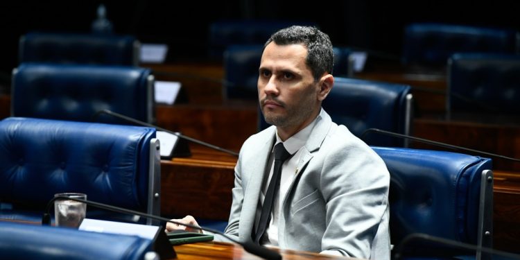 Corrida maluca em Minas: Republicanos desiste de veto, e Cleitinho será candidato a governador