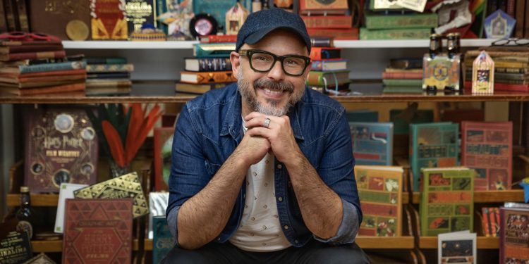 Criador do universo gráfico de Harry Potter planeja primeira loja no Brasil e aposta em talento de designers brasileiros
