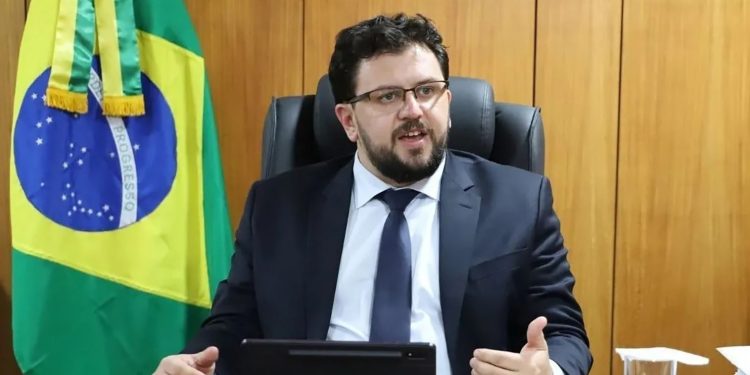 Cúpula do PT discute situação de ex-chefe de gabinete de Lula após revelação de repasse de empresária