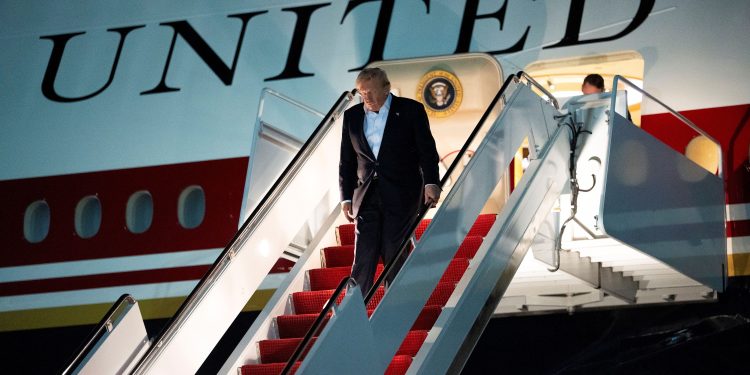 De contêiner de serviço de bordo até jato militar: Saiba como Trump teria saído secretamente da Turquia após ameaças do Irã