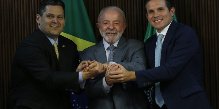 De olho na eleição, Lula se reaproxima de Alcolumbre e Motta para aprovar pautas antes do primeiro turno