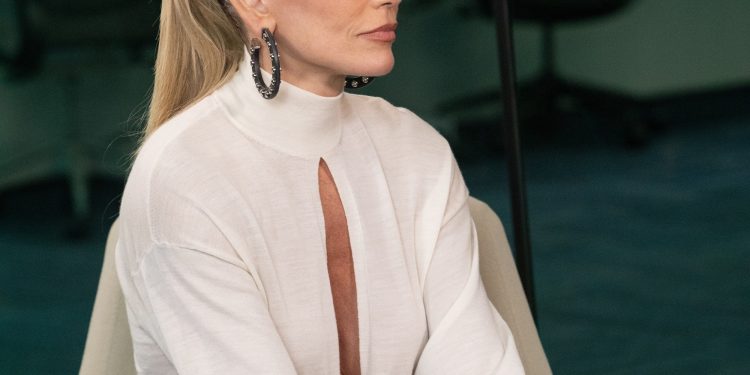 Deborah Secco fala da relação com o noivo Dudu Borges: 'Me ama do jeito eu que sou'