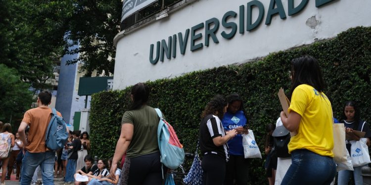 Deficiências crônicas na educação perpetuam desigualdade social