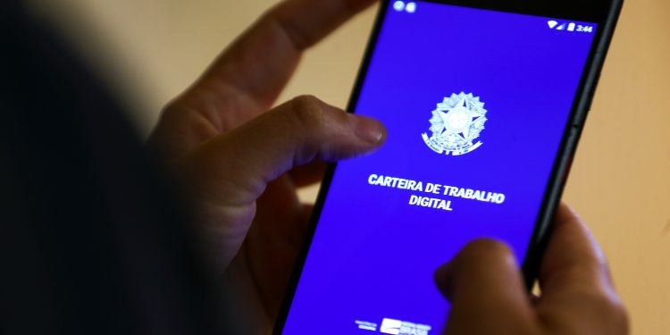 Desde 2021, cerca de 400 mil novos empregos formais foram gerados no Rio