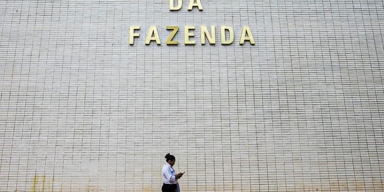 Desenrola para trabalhadores informais deve iniciar com novas regras na semana que vem: veja o que mudou