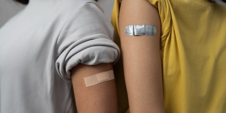 Dia D de vacinação contra 20 doenças acontece neste sábado (22) em todo o país; entenda