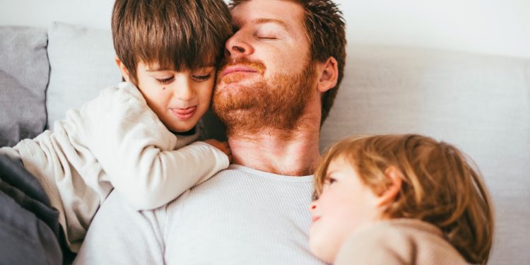 Dia dos pais: a geração que aprendeu a expressar suas emoções aos filhos (e os benefícios disso)