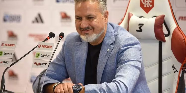 Diretor do Flamengo, José Boto se encontra com empresário de Thiago Almada no estádio do River Plate