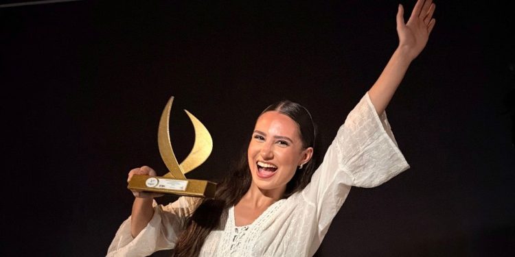 Do último lugar ao ouro: carioca supera decepção e sai premiada do maior festival de dança do mundo