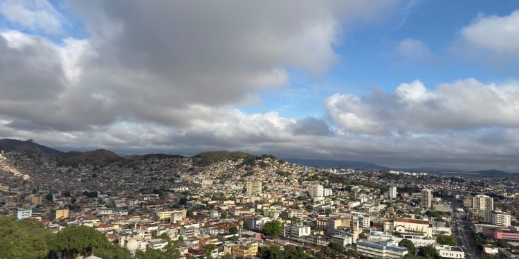 Domingo de céu nublado e rajadas de vento no Rio; ressaca termina, mas Ciclovia Tim Maia segue fechada