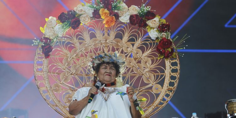 Dona Onete, de 87 anos, é internada no Pará com quadro de infecção