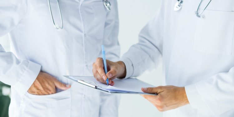 É preciso rever decisão favorável a escolas de medicina com nota baixa