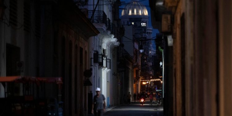 EUA ampliam pressão sobre Cuba com novas sanções contra nove entidades de setores estratégicos