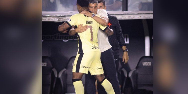Efetividade das Copas aparece em vitória dominante do Vasco no Brasileirão; leia análise