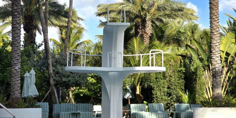 Em Miami Beach, reformas de hotéis históricos como Delano e Shelborne dão vida nova ao art déco