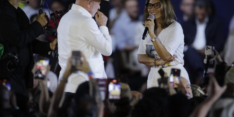 Em correção de rota, Lula critica falta de mulheres nos discursos da convenção e dá a palavra a Janja