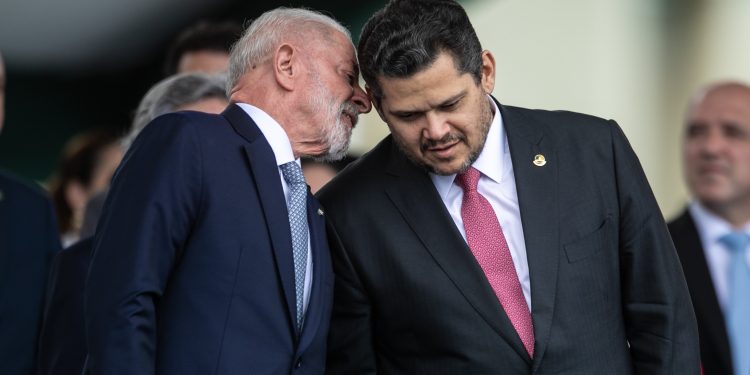 Em jantar para selar reaproximação, Lula e Alcolumbre deixam discussão sobre 6x1 para depois das eleições
