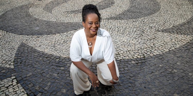 Em nova coleção, Eliana Alves Cruz investiga 'crimes coloniais' e coloca a História Oficial no banco dos réus