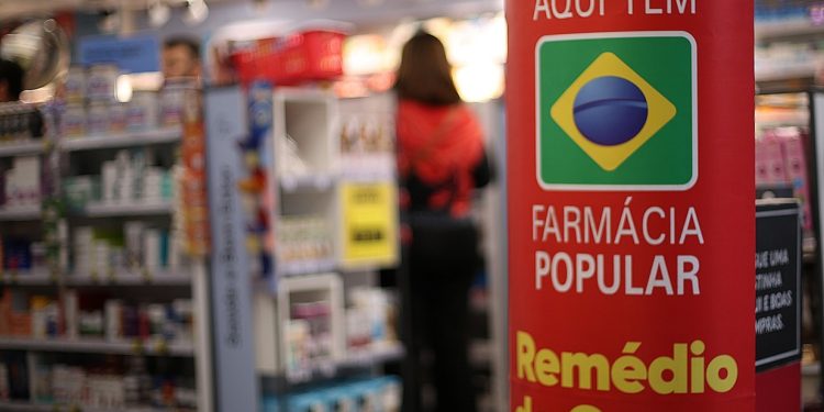 Em nova regulamentação, Programa Farmácia Popular poderá oferecer exames e testes rápidos