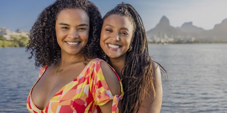 Equipe de 'Por você' faz gravações em comunidade na Zona Sul do Rio