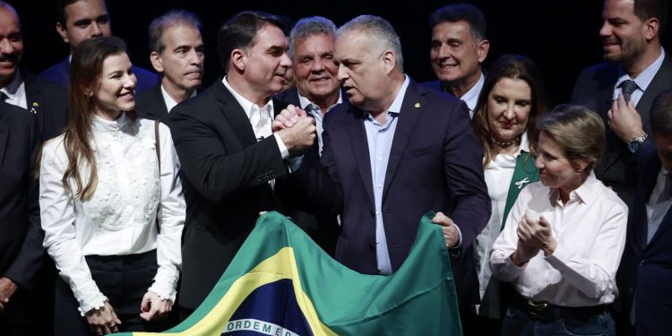 Escolhido vice de Flávio Bolsonaro, Alfredo Gaspar terá missão de reforçar palanques da chapa no Nordeste