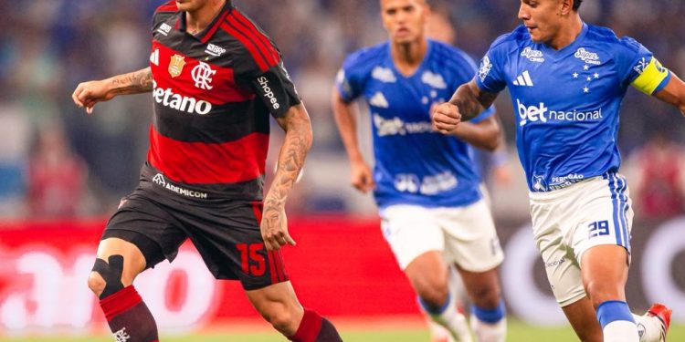 Esgotamento faz Flamengo 'derreter' e abusar dos erros após 1º tempo quase perfeito contra o Cruzeiro; análise
