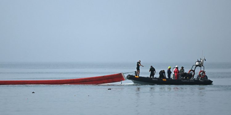 Espanha instala barreira flutuante em Ceuta após crise migratória