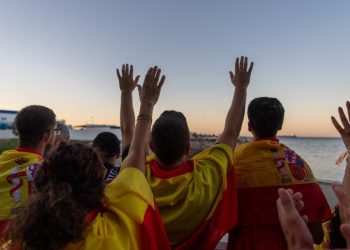 Espanha pede ajuda à UE para triagem de 5.000 migrantes em Ceuta após chamas de protestos consumirem território