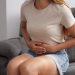 Está com muita cólica? Veja dicas para aliviar o desconforto