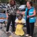 Estátua de Dona Ivone Lara furtada há meses é encontrada em estacionamento no Méier