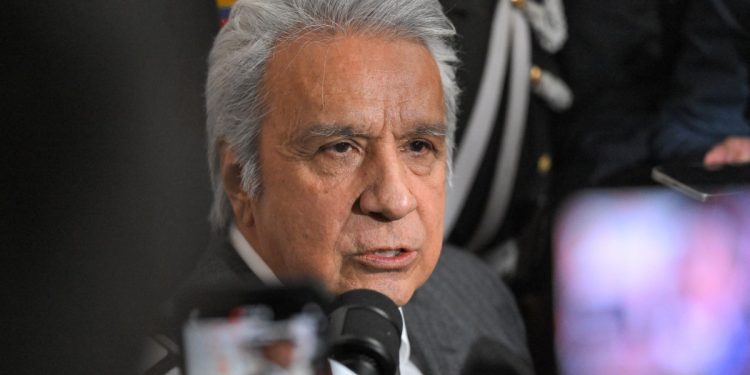 Ex-presidente do Equador é condenado a cinco anos de prisão por corrupção