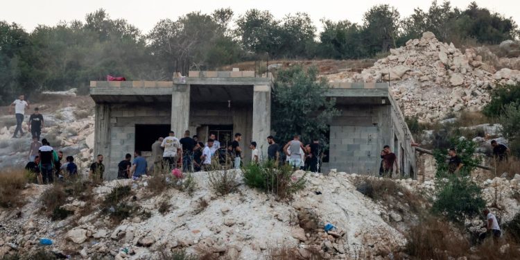 Exército israelense diz ter deixado três mortos em bombardeio na Cisjordânia